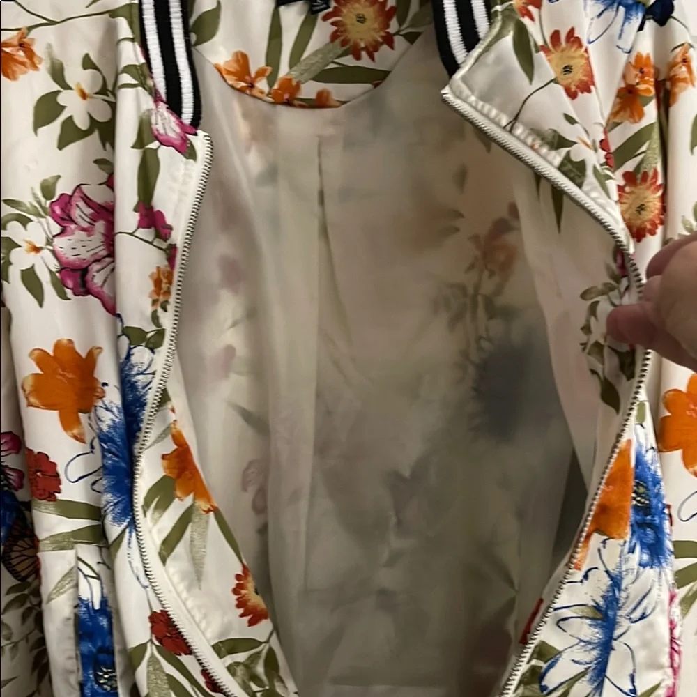 New Look Women's Floral Bomber Jacket - White and Multicolor - Picture 5 of 6